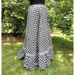 Gangatori Indian Long Festival Maxi Skirt Ethnic Wear Side Tie Black/White Large